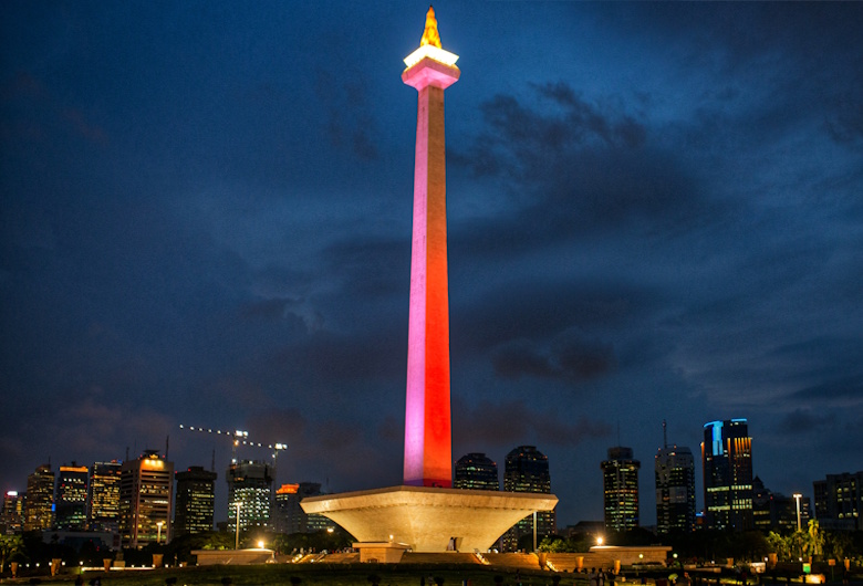 Lampu-Monas-Ikon-Penerangan-dan-Simbol-Kebanggaan-Kota-Jakarta-Philips