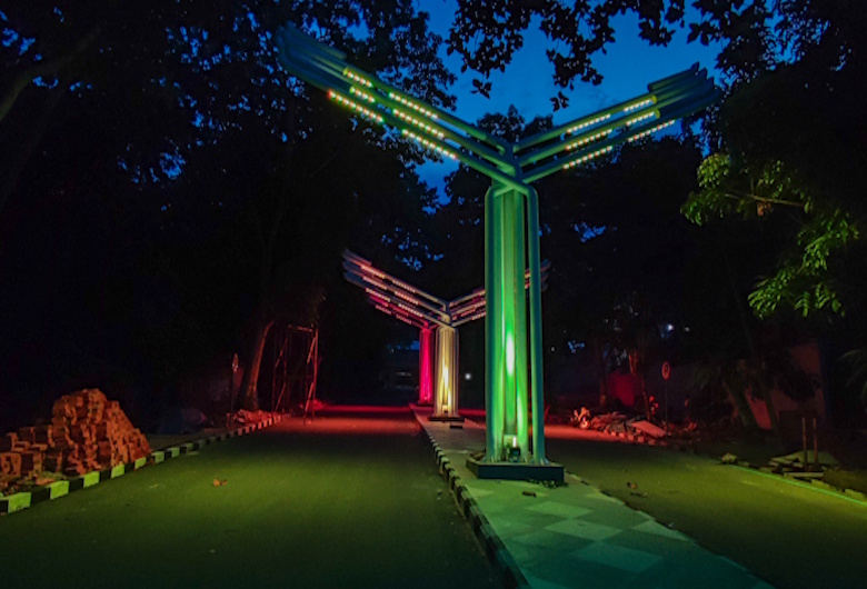 Lampu-Gate-Balaikota-Samarinda-Pencahayaan-Ruang-Publik-yang-Estetik-dan-Instagramable-Philips